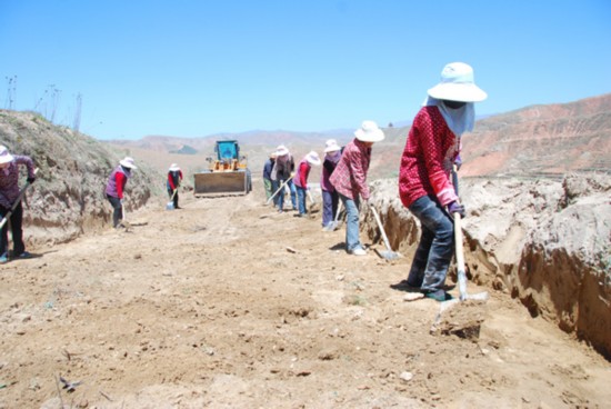 甘肅省交通運(yùn)輸廳幫扶的臨潭縣范家咀村盤山公路正式開工建設(shè)