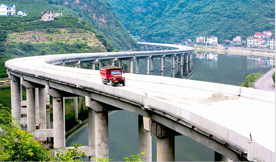 興山建全國(guó)首條水上生態(tài)公路 預(yù)計(jì)7月底通車(chē)