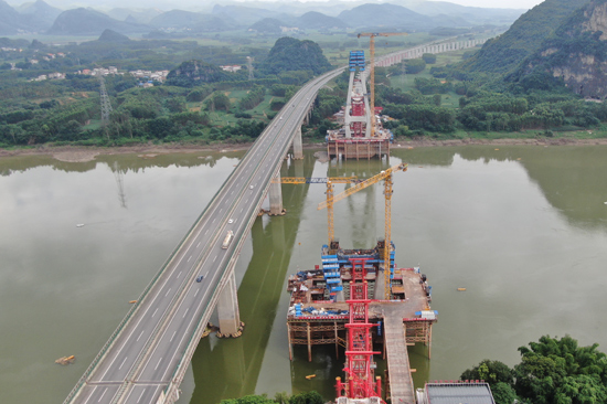 盤龍柳江特大橋。